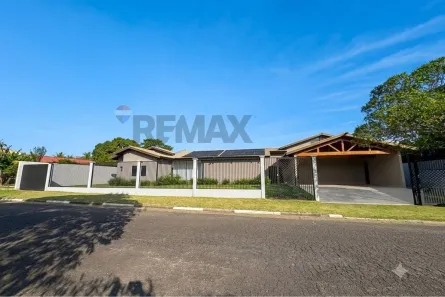 Casa de Condomínio com 6 Quartos à venda, 590m² no Recanto dos Pássaros, Alumínio