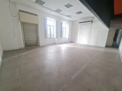 com 6 Quartos para alugar, 500m² no Independência, Porto Alegre