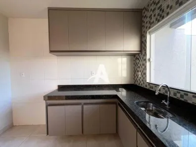 Casa com 2 Quartos para alugar, 73m² no Novo Mundo, Uberlândia