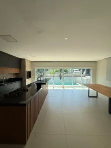 Sobrado com 4 Quartos para alugar, 372m² no Condomínio Residencial Vila Jardim, Cuiabá