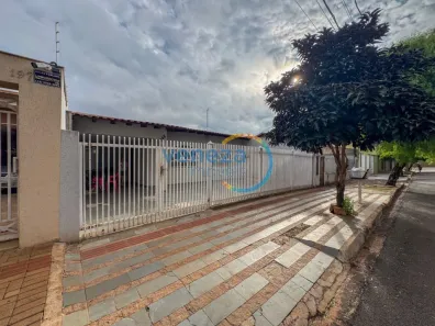 Casa com 3 Quartos à venda, 135m² no Messiânico, Londrina