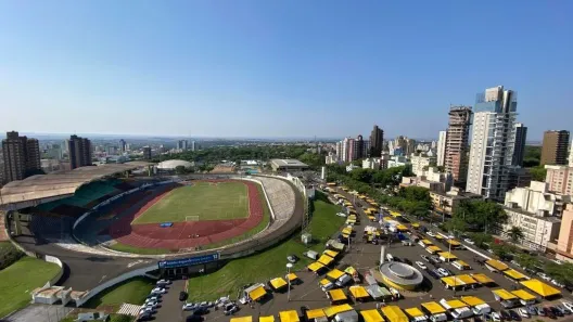Apartamento com 3 Quartos para alugar, 99m² no Zona 07, Maringá