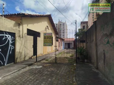 Casa com 2 Quartos para alugar, 65m² no Centro, Fortaleza