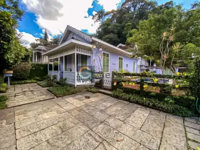 Casa com 3 Quartos para alugar, 216m² no Centro, Petrópolis