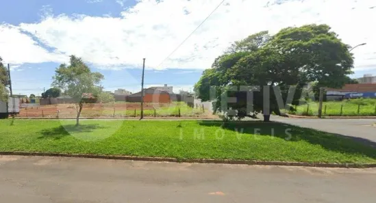 à venda, 1200m² no Segismundo Pereira, Uberlândia