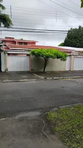 Casa com 5 Quartos à venda, 242m² no Hipódromo, Recife