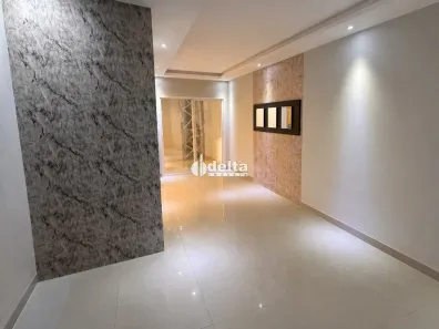 Casa com 2 Quartos para alugar, 112m² no Novo Mundo, Uberlândia