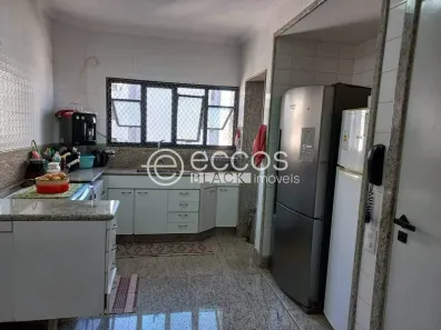 Apartamento com 3 Quartos à venda, 160m² no Osvaldo Rezende, Uberlândia