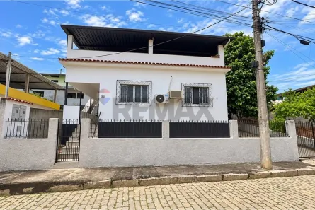 Casa com 7 Quartos à venda, 250m² no Centro, Castelo
