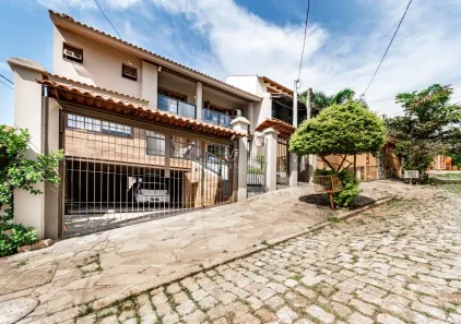 Casa com 3 Quartos à venda, 227m² no Espírito Santo, Porto Alegre