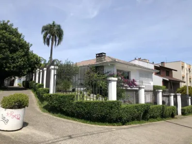 Casa com 3 Quartos para alugar, 450m² no Cristo Redentor, Porto Alegre