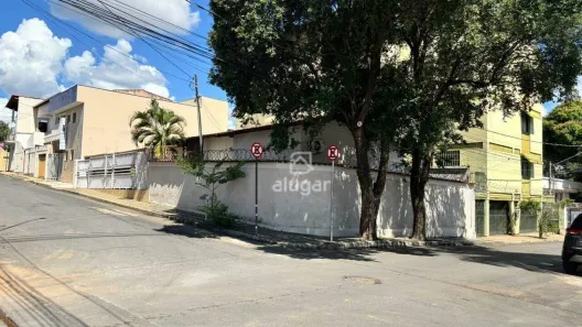Casa com 3 Quartos para alugar, 336m² no Centro, Montes Claros