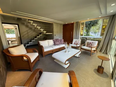 Casa com 4 Quartos à venda, 360m² no Sambaqui, Florianópolis