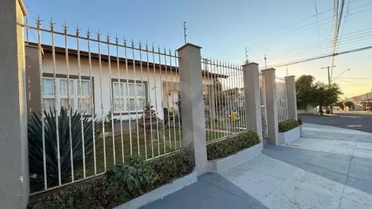 Casa com 3 Quartos à venda, 240m² no Coliseu, Londrina