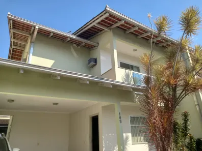 Sobrado com 3 Quartos à venda, 142m² no Iririú, Joinville