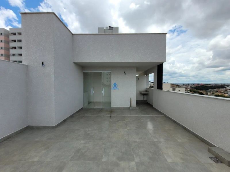 Cobertura com 2 quartos — Heliópolis, Belo Horizonte
