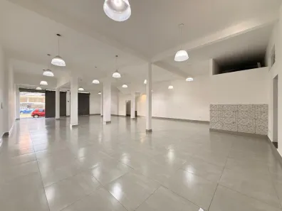 Ponto Comercial para alugar, 200m² no Zona 03, Maringá