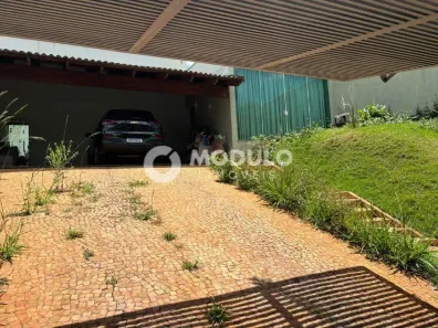 Casa com 3 Quartos à venda, 162m² no Cidade Jardim, Uberlândia