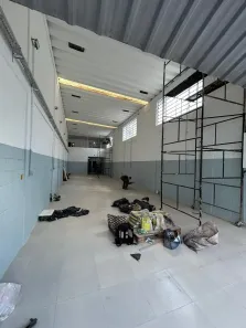 Galpão/Depósito/Armazém com 4 Quartos para alugar, 300m² no Vila Anastácio, São Paulo