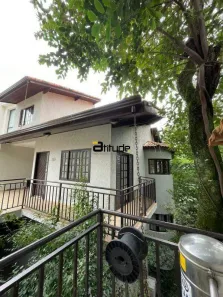 Casa de Condomínio com 3 Quartos para alugar, 200m² no Parque Nova Jandira, Jandira