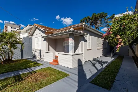 Casa com 3 Quartos para alugar, 150m² no Novo Mundo, Curitiba