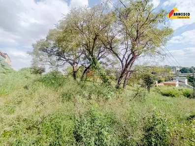 à venda, 300m² no São João de Deus, Divinópolis