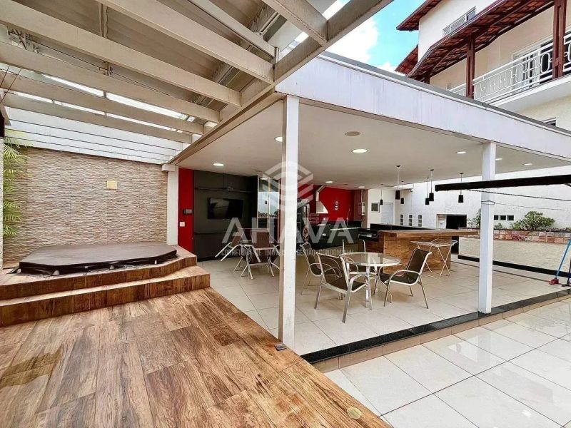 Casa com 4 quartos — Heliópolis, Belo Horizonte