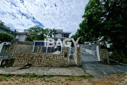 Casa com 3 Quartos para alugar, 240m² no Pantanal, Florianópolis
