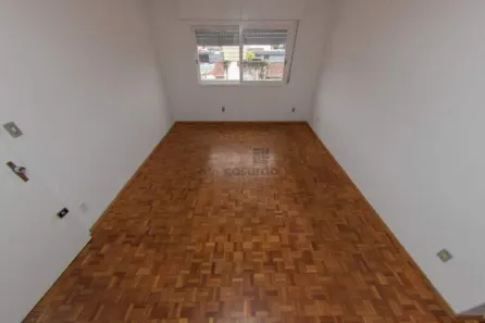 Apartamento com 3 Quartos para alugar, 50m² no Centro, Pelotas