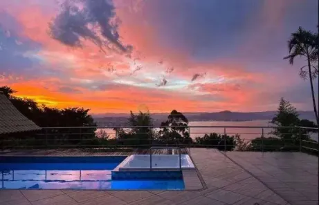 Casa com 4 Quartos para alugar, 420m² no Centro, Florianópolis