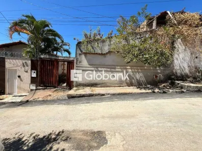 Lote/Terreno à venda, 250m² no Vila Guilhermina, Montes Claros