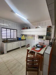 Casa com 4 Quartos à venda, 260m² no Segismundo Pereira, Uberlândia
