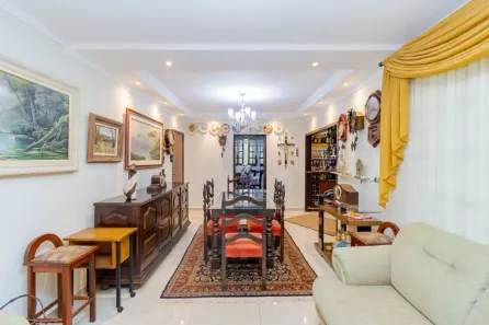 Casa com 3 Quartos à venda, 124m² no São Braz, Curitiba