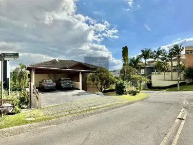 Sobrado com 3 Quartos à venda, 330m² no Golf Gardens, Carapicuíba
