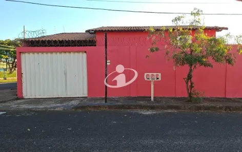 Casa com 3 Quartos para alugar, 82m² no Planalto, Uberlândia