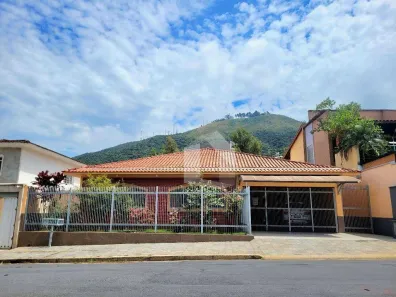 Casa com 4 Quartos à venda, 244m² no Jardim dos Estados, Poços de Caldas