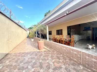 Casa com 3 Quartos à venda, 432m² no Parque Amazônia, Goiânia