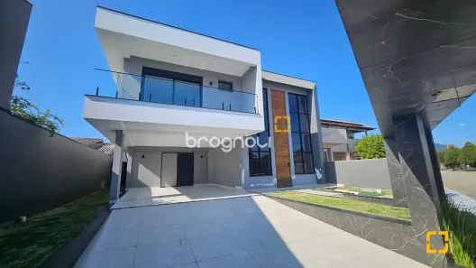 Casa com 3 Quartos à venda, 195m² no Carianos, Florianópolis