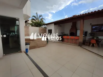 Casa com 4 Quartos para alugar, 296m² no Jardim Europa, Uberlândia
