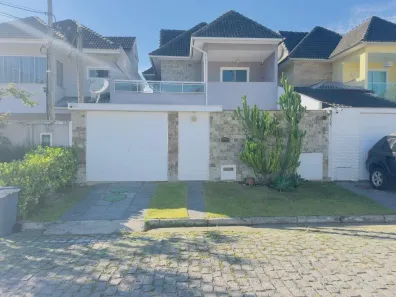 Casa de Condomínio com 3 Quartos para alugar, 200m² no Vargem Pequena, Rio de Janeiro