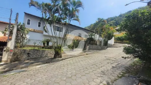 Casa com 4 Quartos à venda, 384m² no São Francisco, Niterói