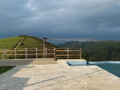 Fazenda/Sítio com 5 Quartos à venda, 200m² no Parque Cambuci, Santa Branca