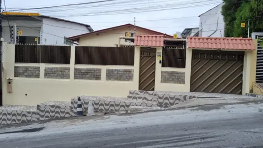 Casa com 3 Quartos à venda, 300m² no Adrianópolis, Manaus