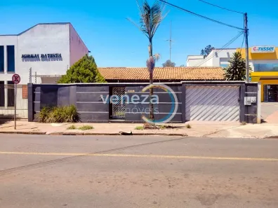 Casa com 3 Quartos para alugar, 278m² no Antares, Londrina