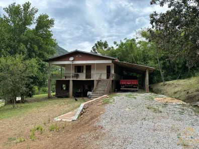 Fazenda/Sítio com 3 Quartos à venda, 324m² no Vila Cristina, Caxias do Sul