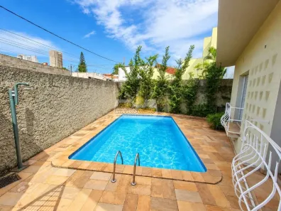 Casa com 4 Quartos para alugar, 336m² no Jardim Alexandre Campos, Uberaba