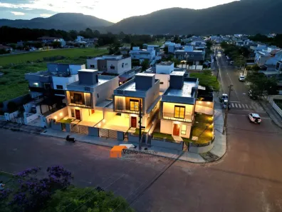 Casa com 3 Quartos à venda, 156m² no São João do Rio Vermelho, Florianópolis