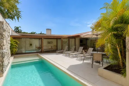 Casa com 3 Quartos à venda, 343m² no São Lourenço, Curitiba