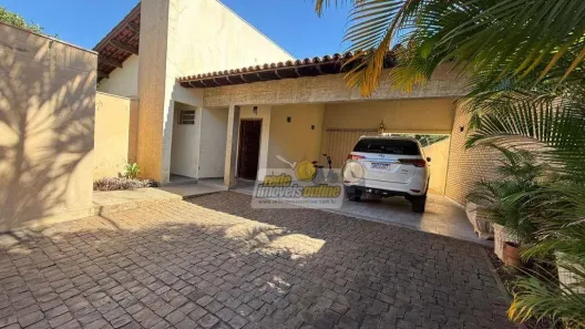 Casa com 5 Quartos para alugar, 309m² no Mercês, Uberaba