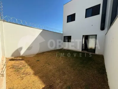 Casa com 3 Quartos à venda, 105m² no São Jorge, Uberlândia